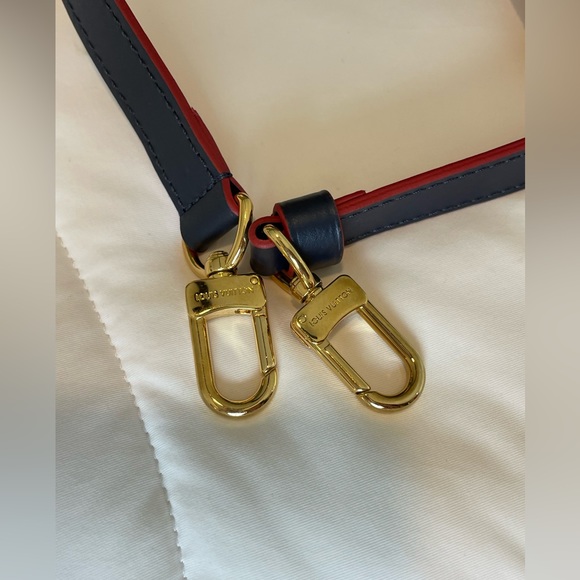 Like new Louis Vuitton Tote Bag V MM Marine Rouge emrpiente - Picture 2 of 16